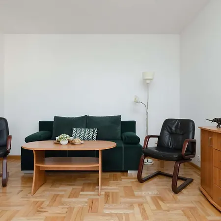Apartment Charming In A Quiet Neighborhood With Parking And A Balcony By Renters *