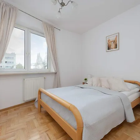 Charming In A Quiet Neighborhood With Parking And A Balcony By Renters Warschau