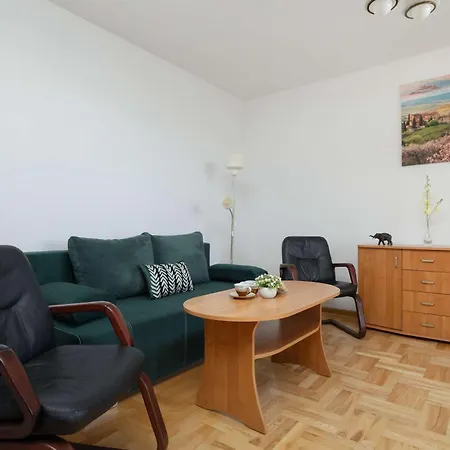 Charming In A Quiet Neighborhood With Parking And A Balcony By Renters * Warschau