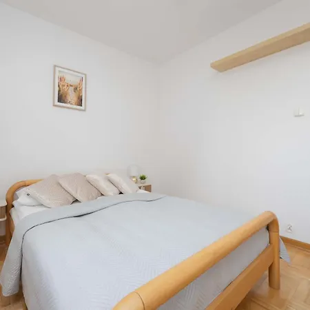 Apartment Charming In A Quiet Neighborhood With Parking And A Balcony By Renters