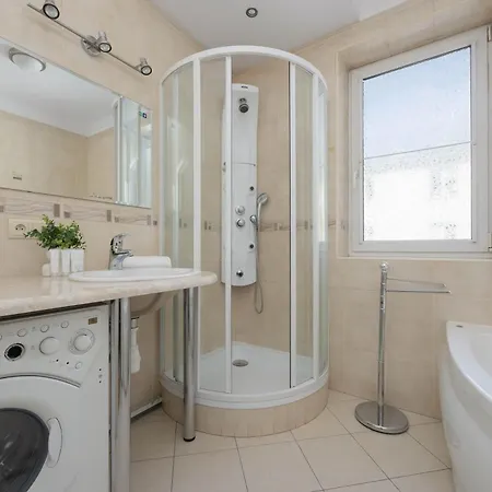 Charming In A Quiet Neighborhood With Parking And A Balcony By Renters * Warschau