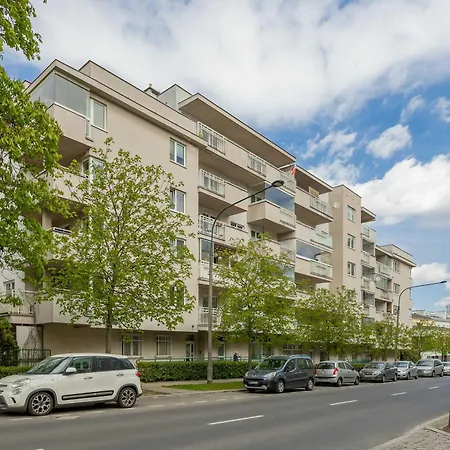 Apartment Charming In A Quiet Neighborhood With Parking And A Balcony By Renters *